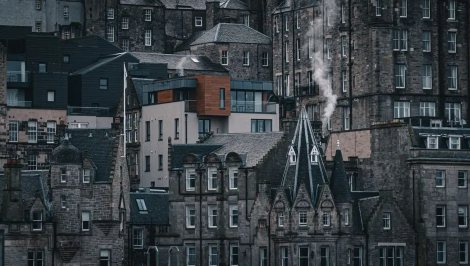 Rainy Day in Edinburgh: A Flexible Indoor Plan